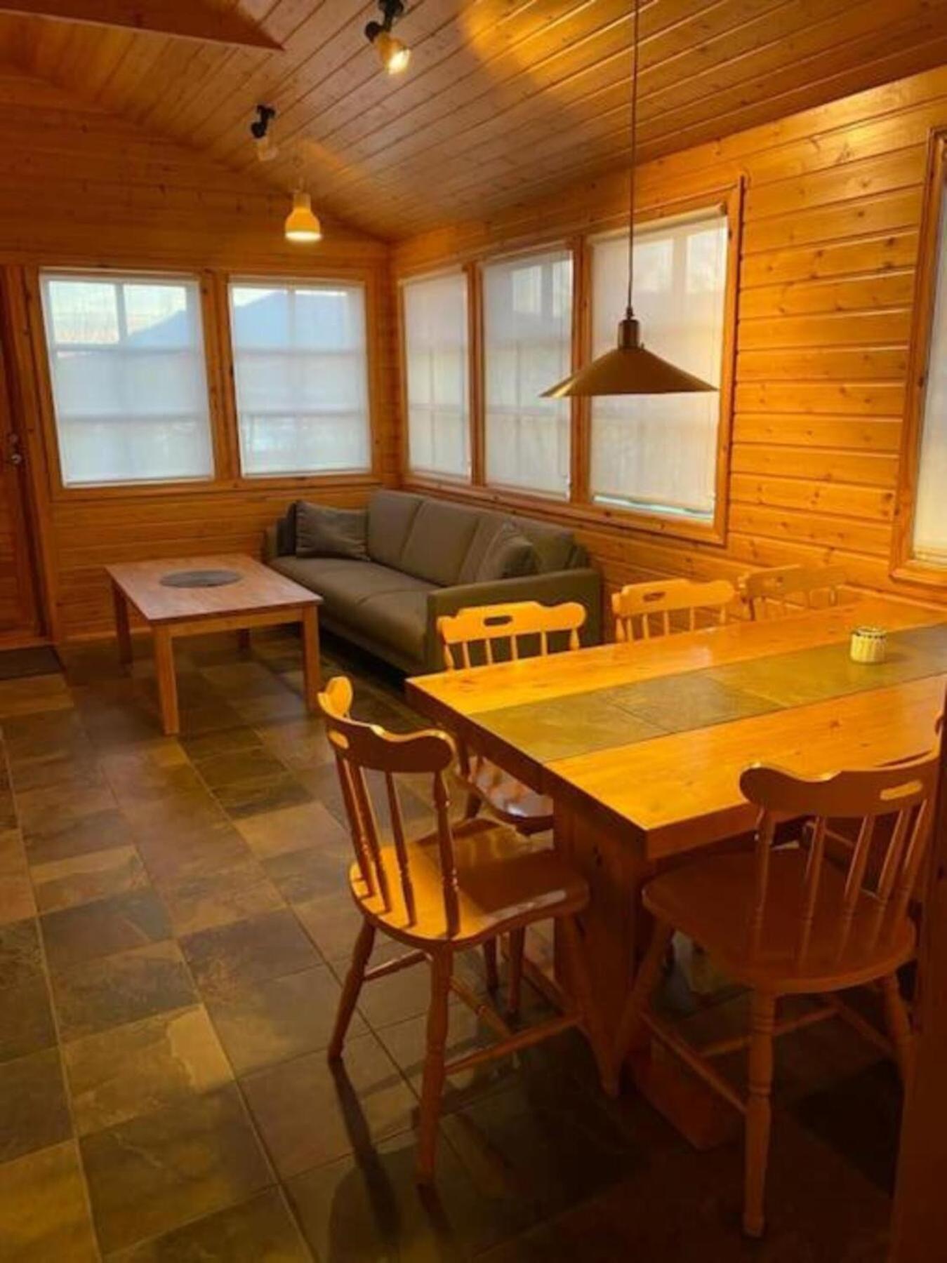 Cozy 2 Bedroom Cottage With Hot Tub อาคูเรย์รี ภายนอก รูปภาพ